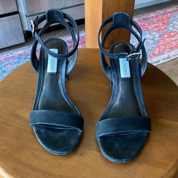 Steve Madden Involve Sandals - Picture 2 of 6